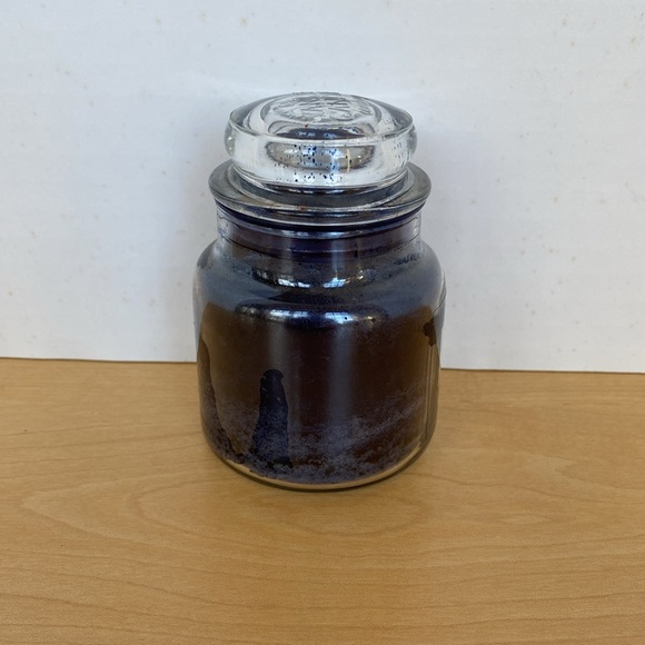 Yankee candle berrylicious 3.7 ounces candle new with lid - Picture 3 of 6